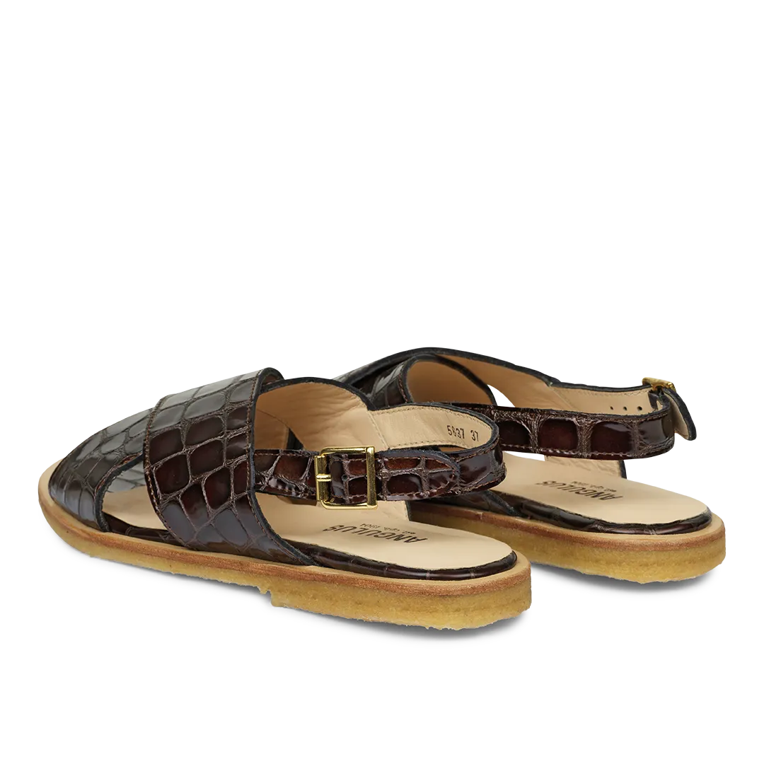 Classic cross sandal
