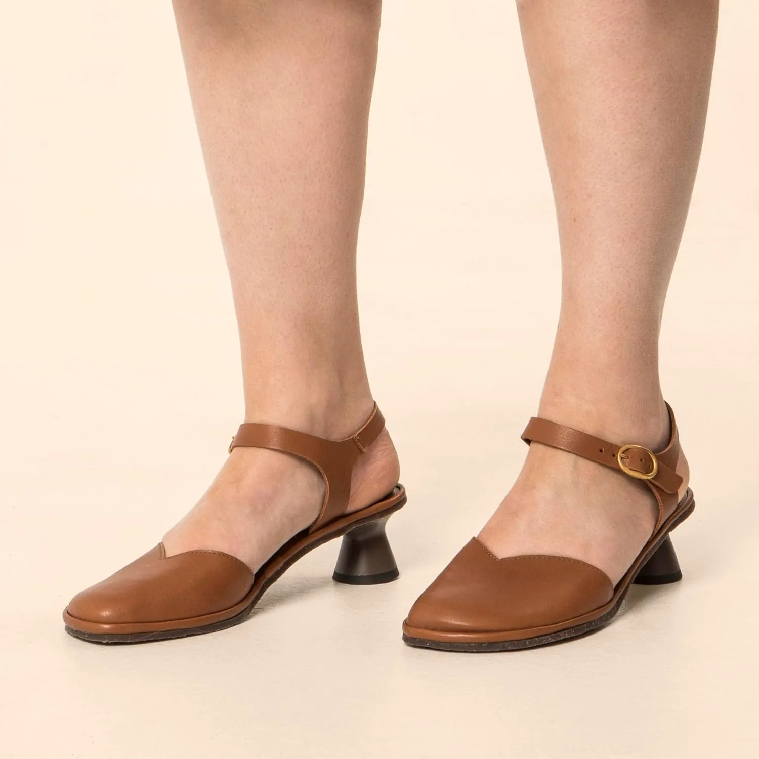 El Naturalista Women Classic Heeled Sandal