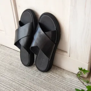 FINN BLACK PLATFORM