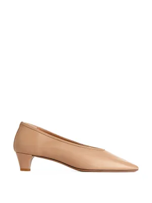 Heeled leather ballerina