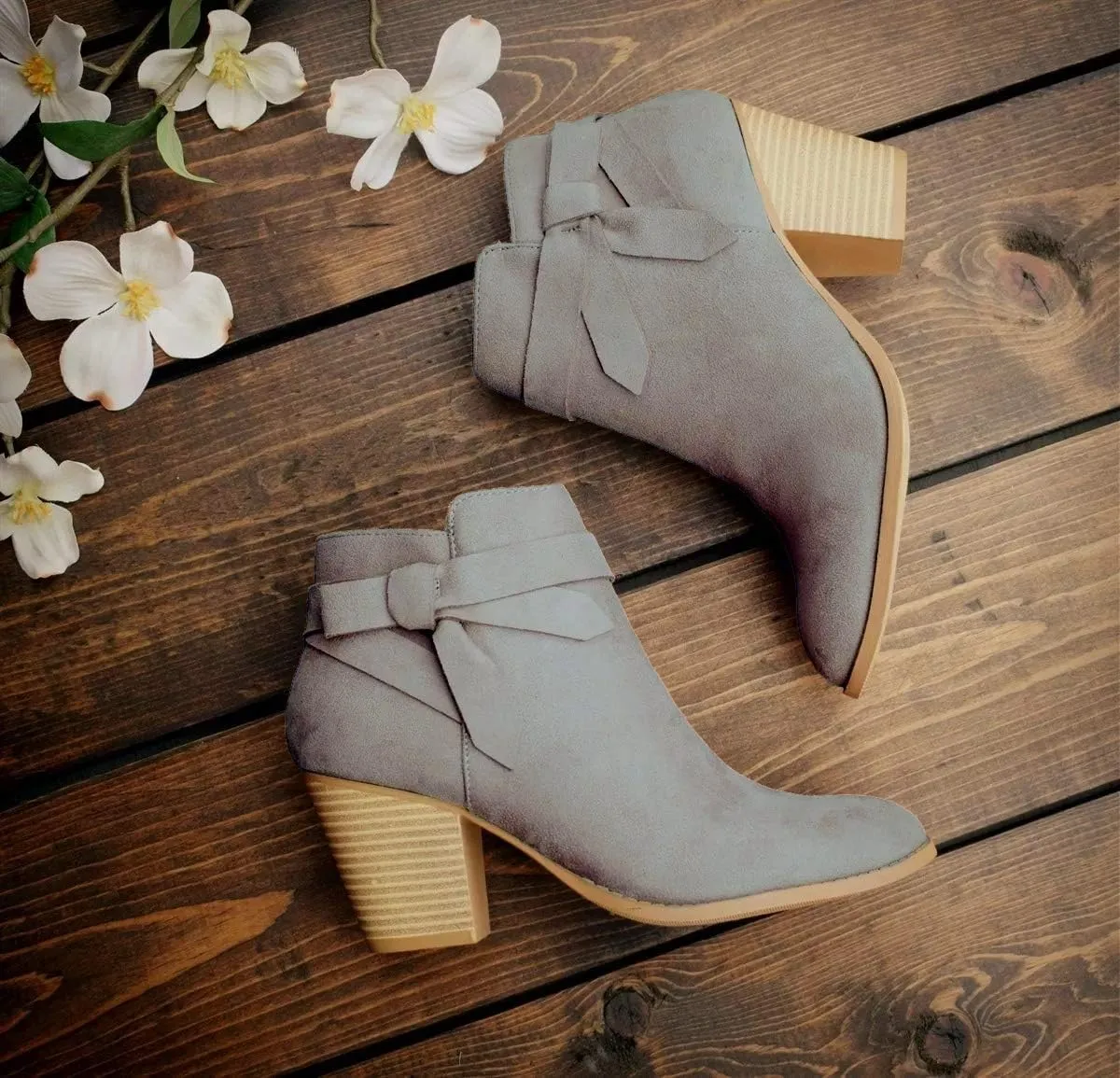 PiePieBuy Women's Tie Knot Chelsea Pump Ankle Boots Closed Toe Stacked Heel Booties Shoes
