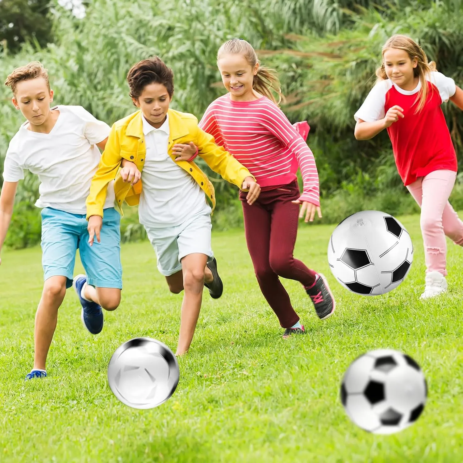 Sratte 20 Pcs Inflatable Beach Balls Bulk, Multiple Sizes Summer Swimming Pool Balls for Boys Girls Adults Hawaii Luau Party Water Games Sand Toys(Black White,Soccer)
