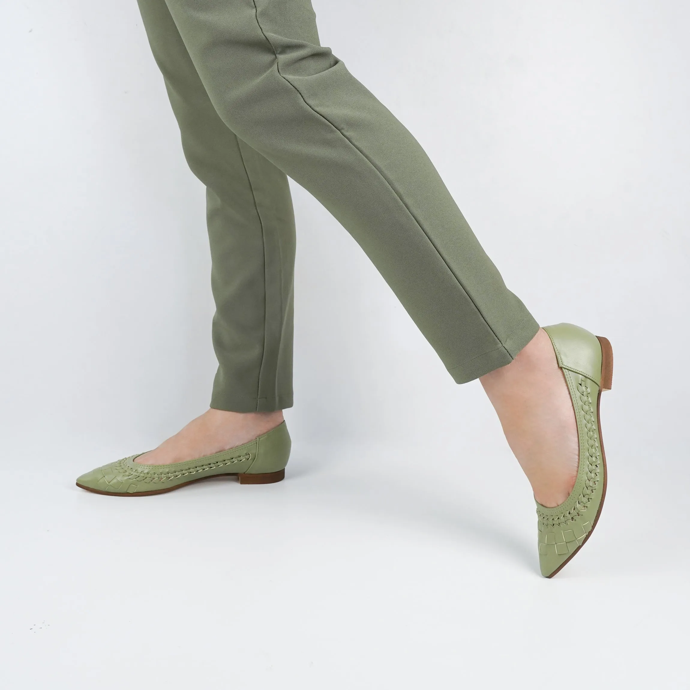 SUaSHI 2276 Stretchable Upper Water-Resistant Mesh Pumps